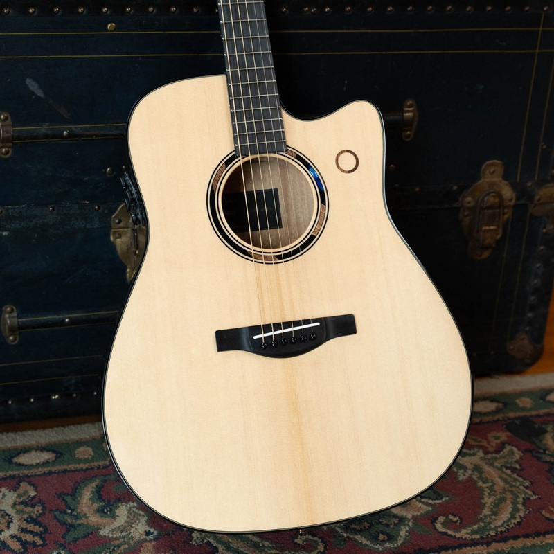 Yamaha TAG3C-NT Sitka/Mahogany Natural Dreadnought Guitar w/the NEWEST TransAcoustic System #0511