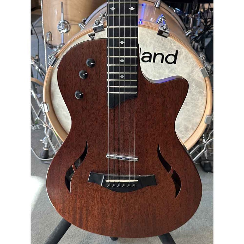 Taylor T5z Classic (Pre-Owned) with Hard Case