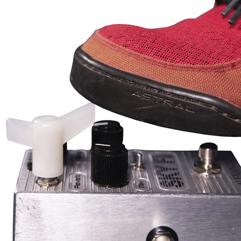 Barefoot Buttons WingMan Effects Pedal Expression Knob – Glow-in-the-Dark IceMan White